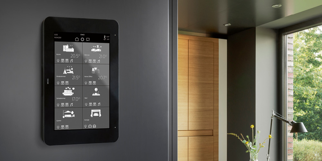 JUNG Smart Panel 8 bei Elektro Steber GmbH & Co. KG in Weil