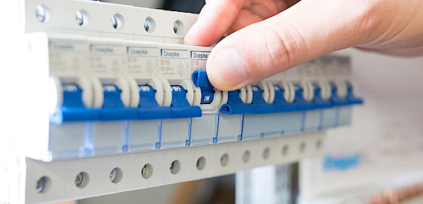 Schalt­schrank­bau bei Elektro Steber GmbH & Co. KG in Weil